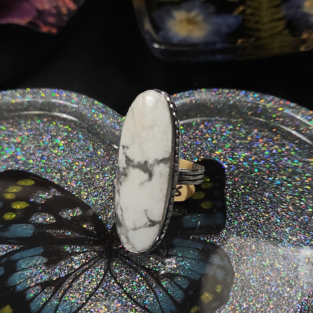 ~Sz 10,Elegant White Howlite Stone Ring. The setting is sterling silver plated~